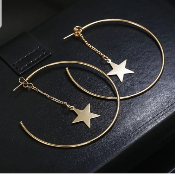 Gold colored hoop earrings with dangling star♡Bundle and Save!○All jewelry an - Picture 2 of 4